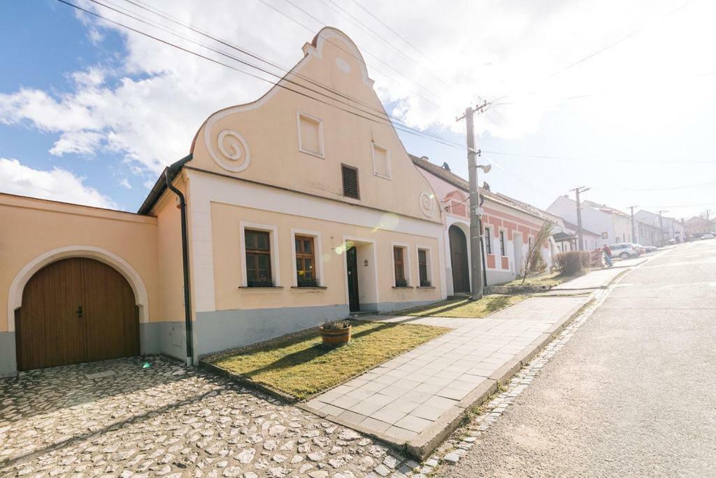Dum Pratel Pavlova Hotel Buitenkant foto